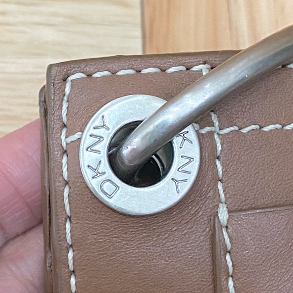 Vintage DKNY Y2K Tan Leather Shoulder Bag - Picture 16 of 16